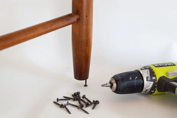 Tips-on-how-to-paint-furniture - use screws in the bottom of each chair leg to raise the chair from the floor for ease of painting.