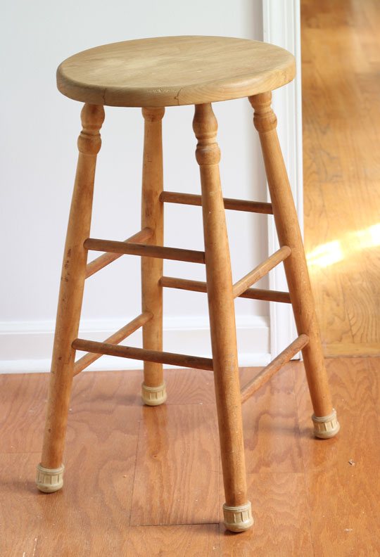 Plain to Preppy Stool Makeover Using DIY Chalk Paint