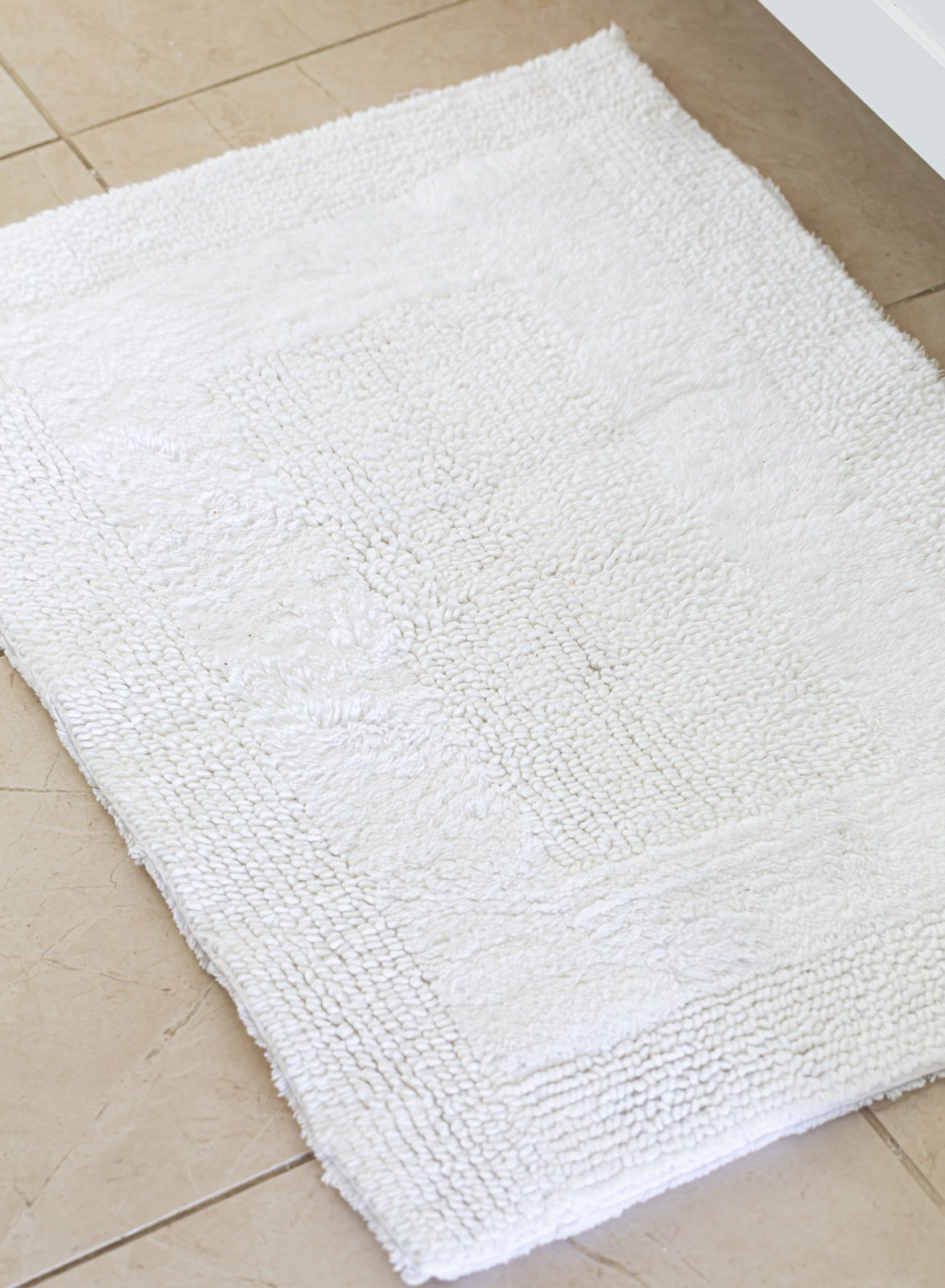 nubbly white cotton bath mat
