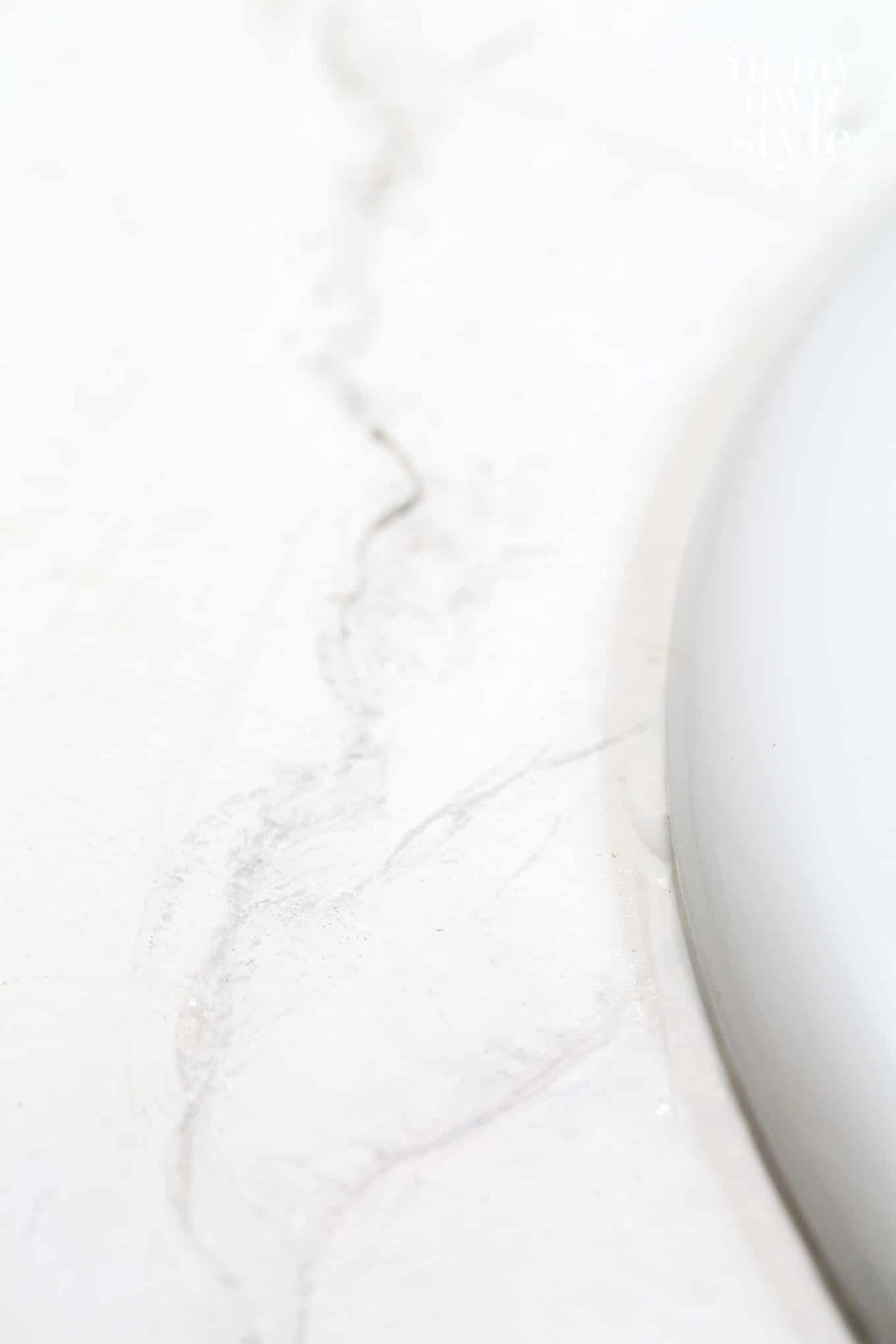 How to paint a bathroom vanity counter