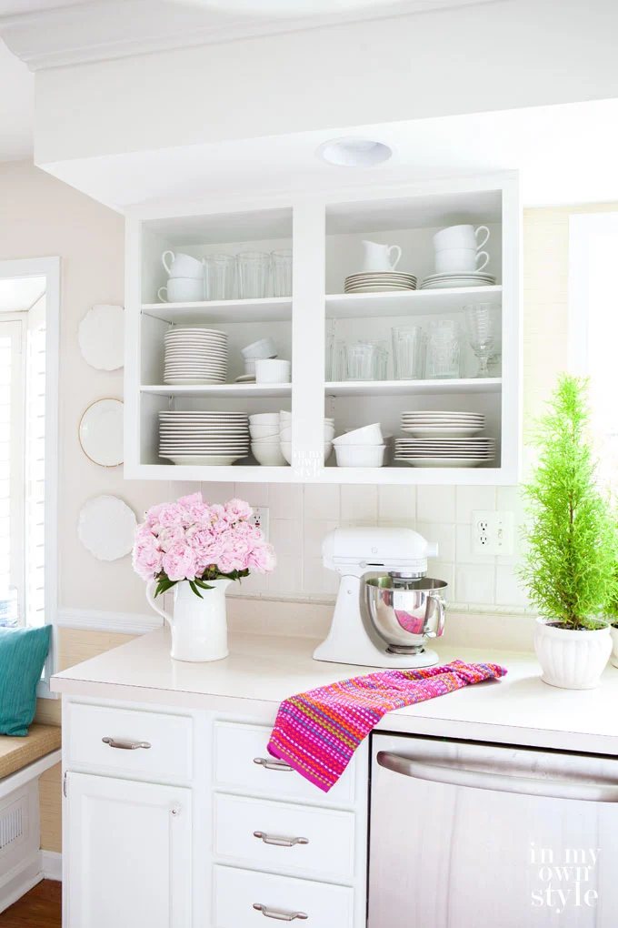 How-to-create-open-shelves-in-a-kitchen.