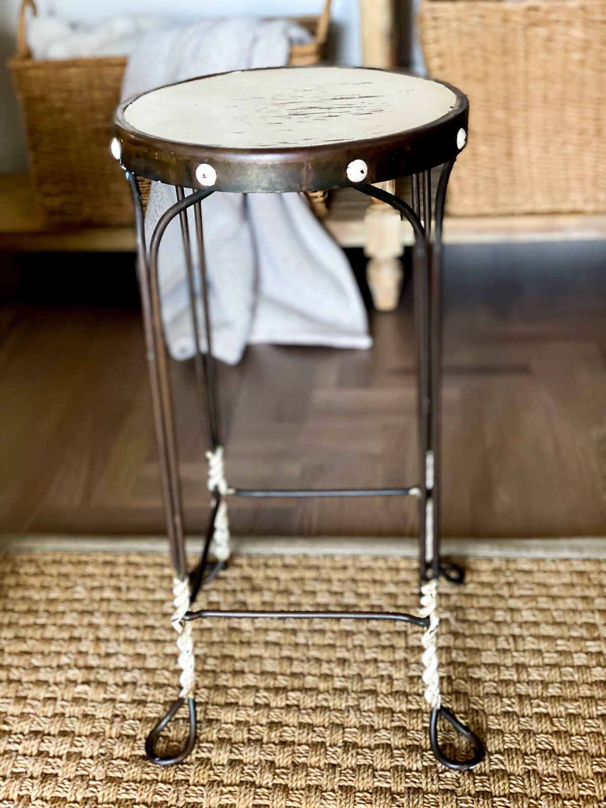 Repurpose a Bar Stool Into a Unique Table