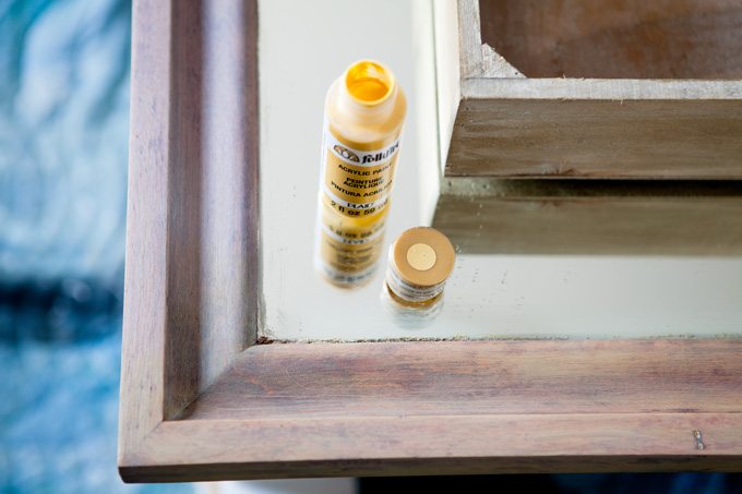 How-to-paint-a-driftwood-finish-on-furniture