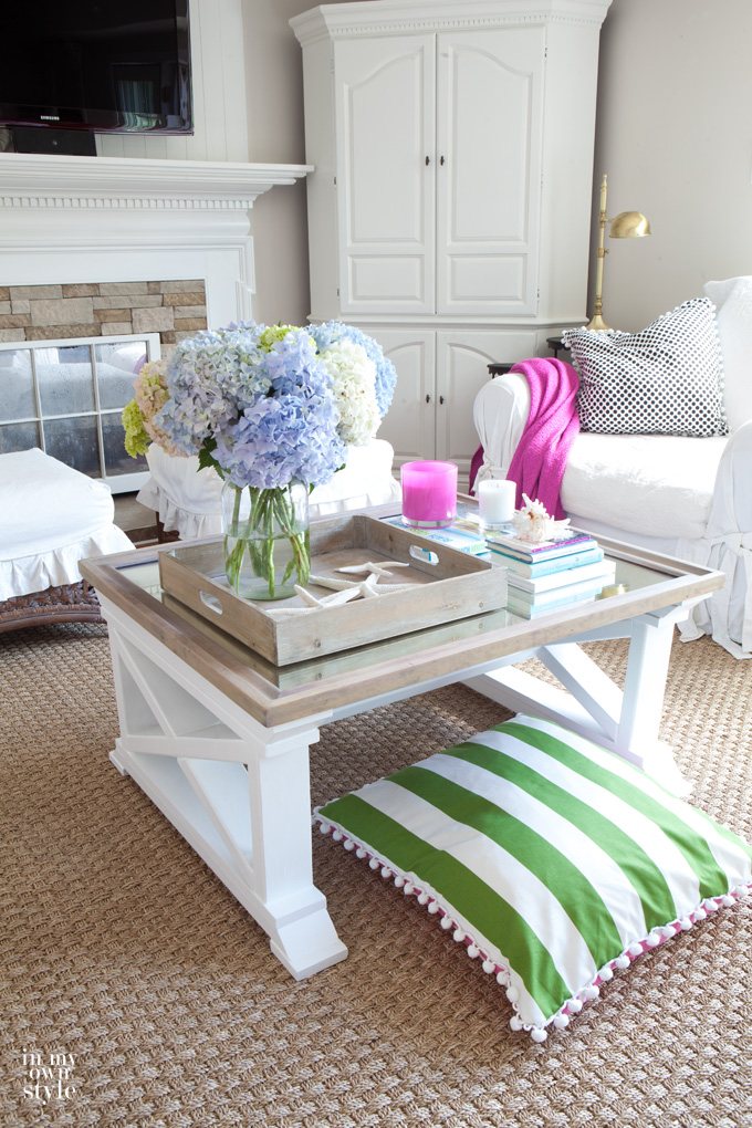 Easy breezy coastal vibe decorated home