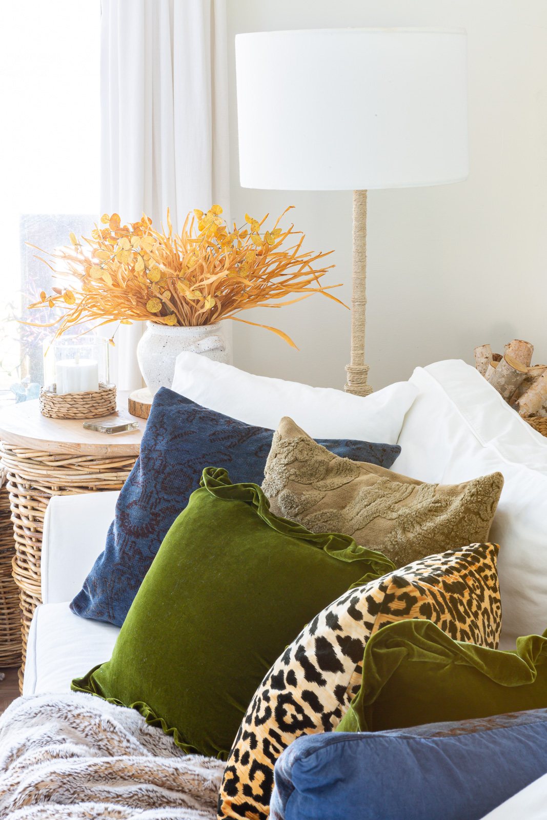 Simple Fall Decor in My Living Room