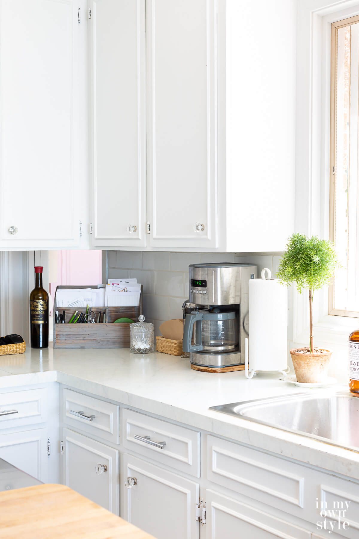 How to decorate a kitchen with limited counter space.