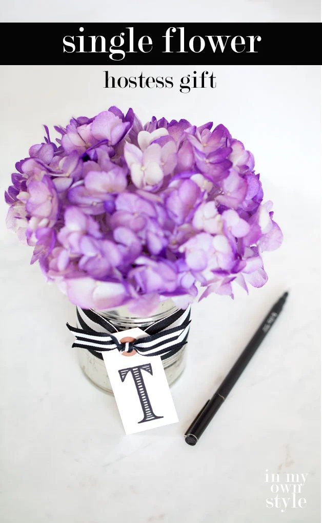 Spray painted flowers? They make fast and affordable party favors, hostess, teacher, or girlfriend gifts. | Oducu