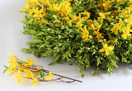 How-to-refresh-an-old-wreath-for-spring