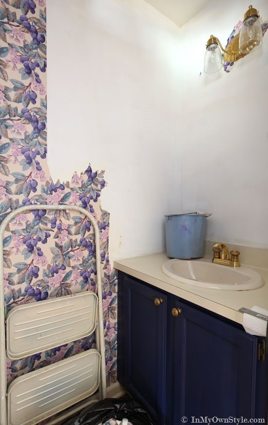 How-to-strip-wallpaper-step-by-step-tutorial