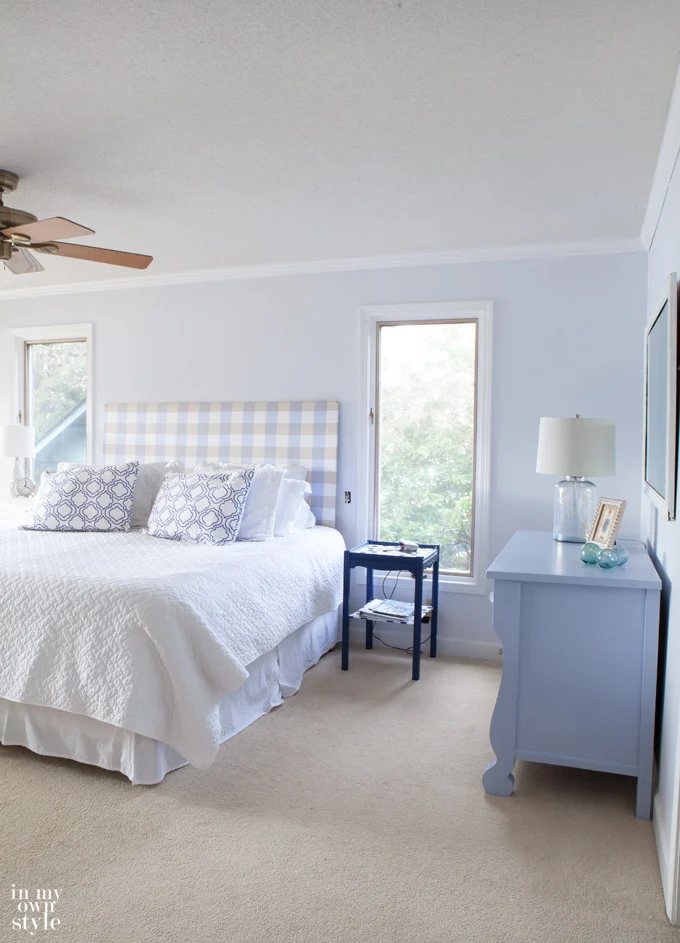 blue and white bedroom decorating ideas