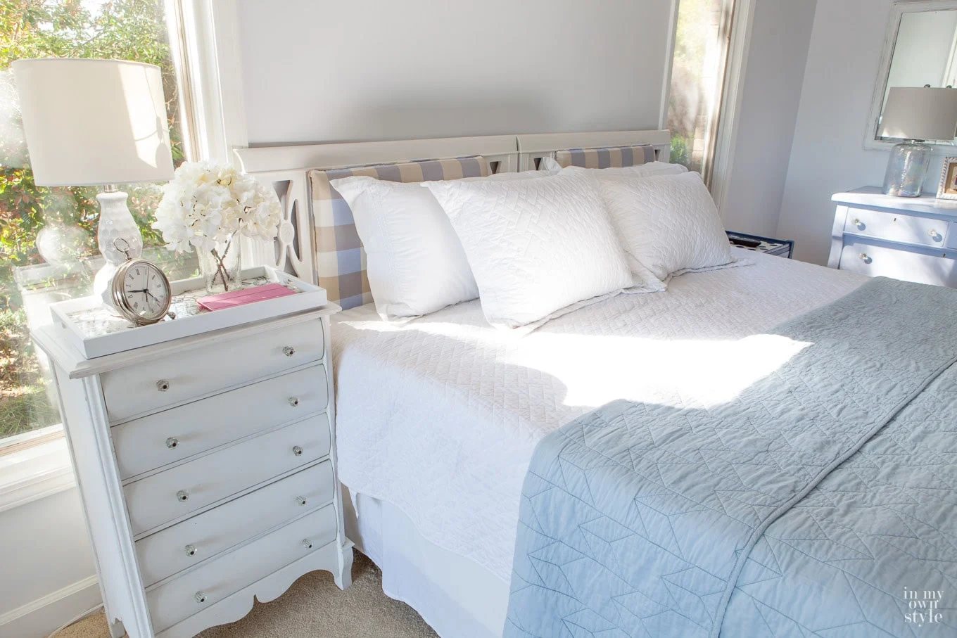 Use what you have decorating. Make a cushioned headboard using an ordinary wood headboard as your base. | Oducu