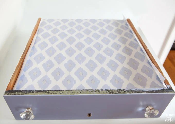 gift-wrap-drawer-lining-trick