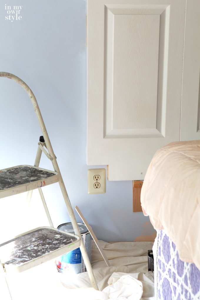 Tutorial-on-how-to-make-a-bed-headboard-using-old-doors