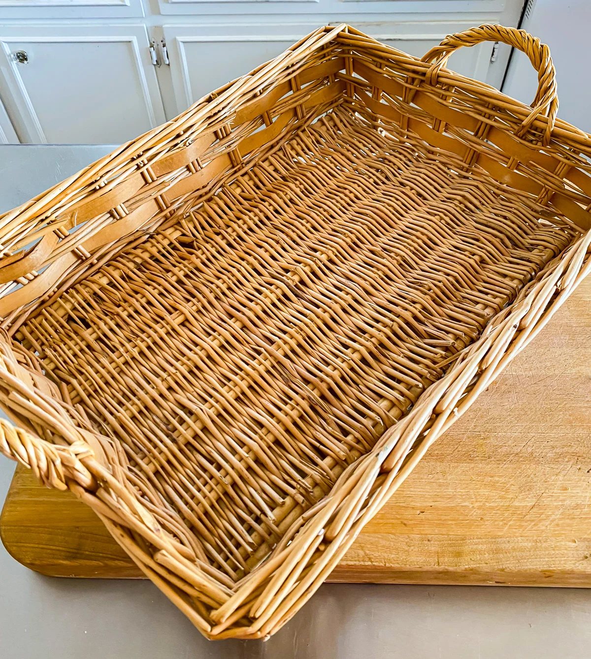 empty wicker tray basket on kitchen counter