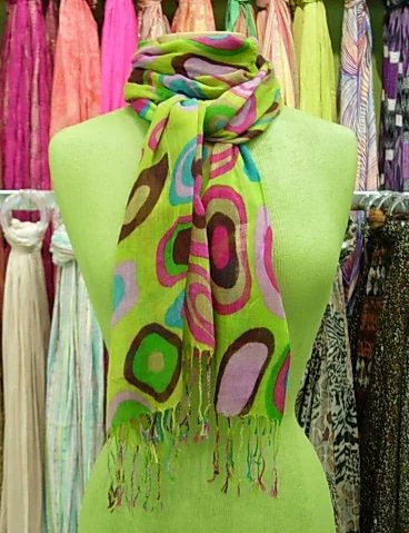 8 Ways to Tie a Scarf