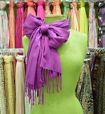 How to tie a long scarf into a bow