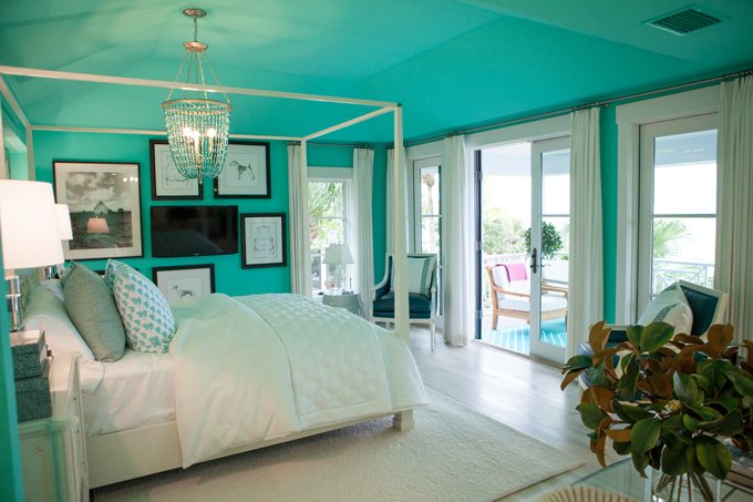 Teal-Bedroom-in-HGTV-Dreamhouse-2106