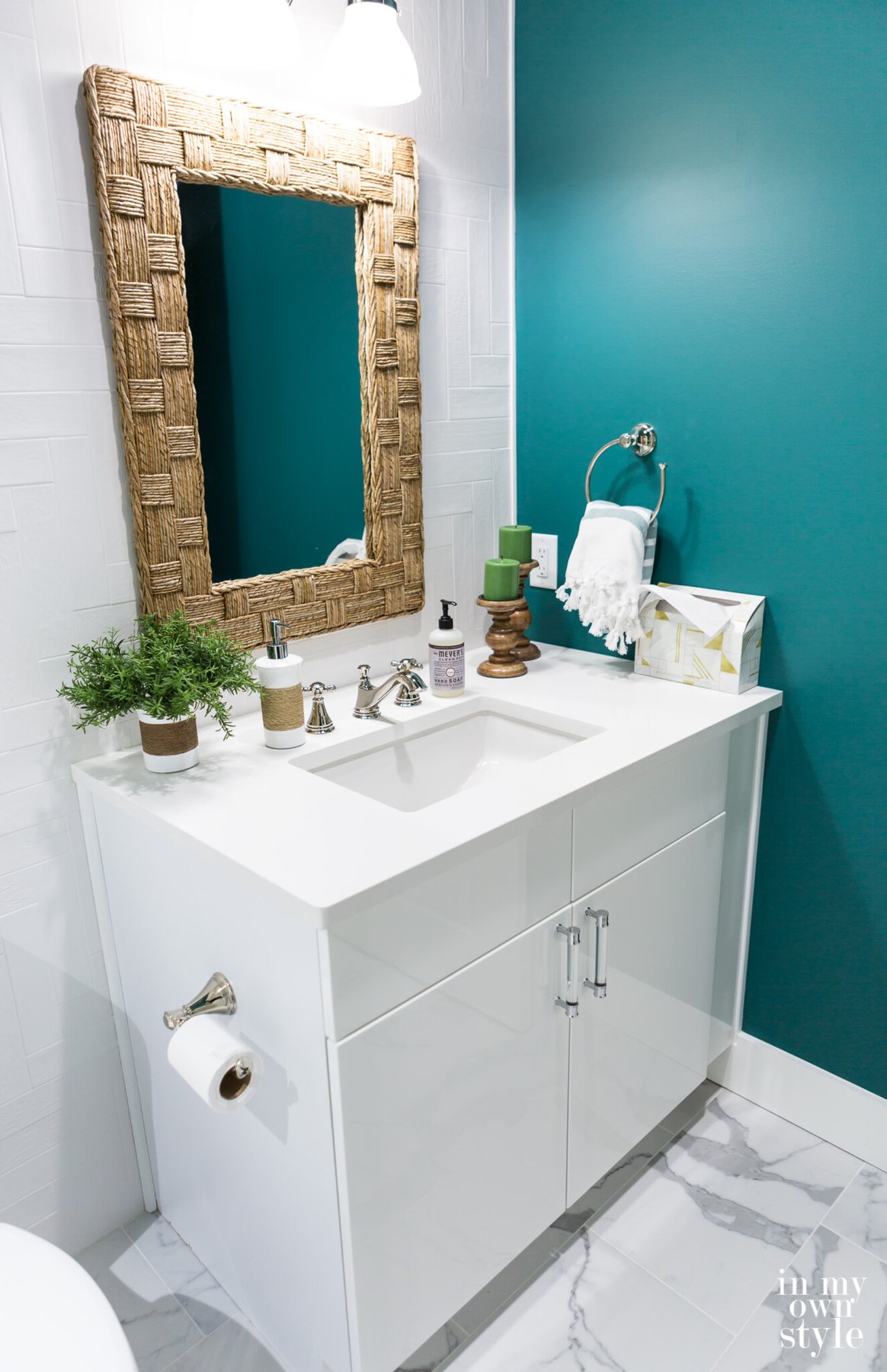 second floor hall bath