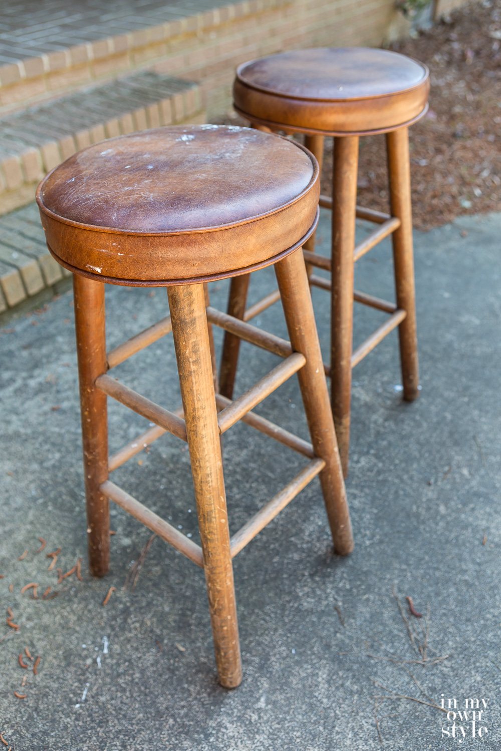 How to Make New Cushion Covers for Wood Bar Stools