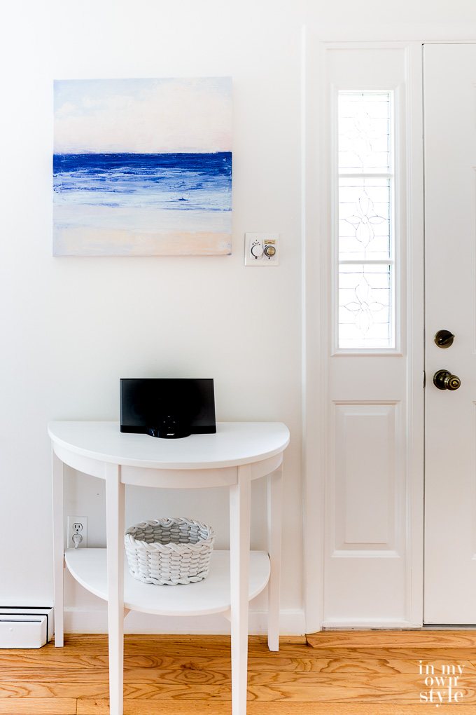 How to decorate a small foyer