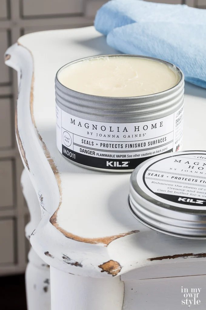 How to apply wax over chalk paint?