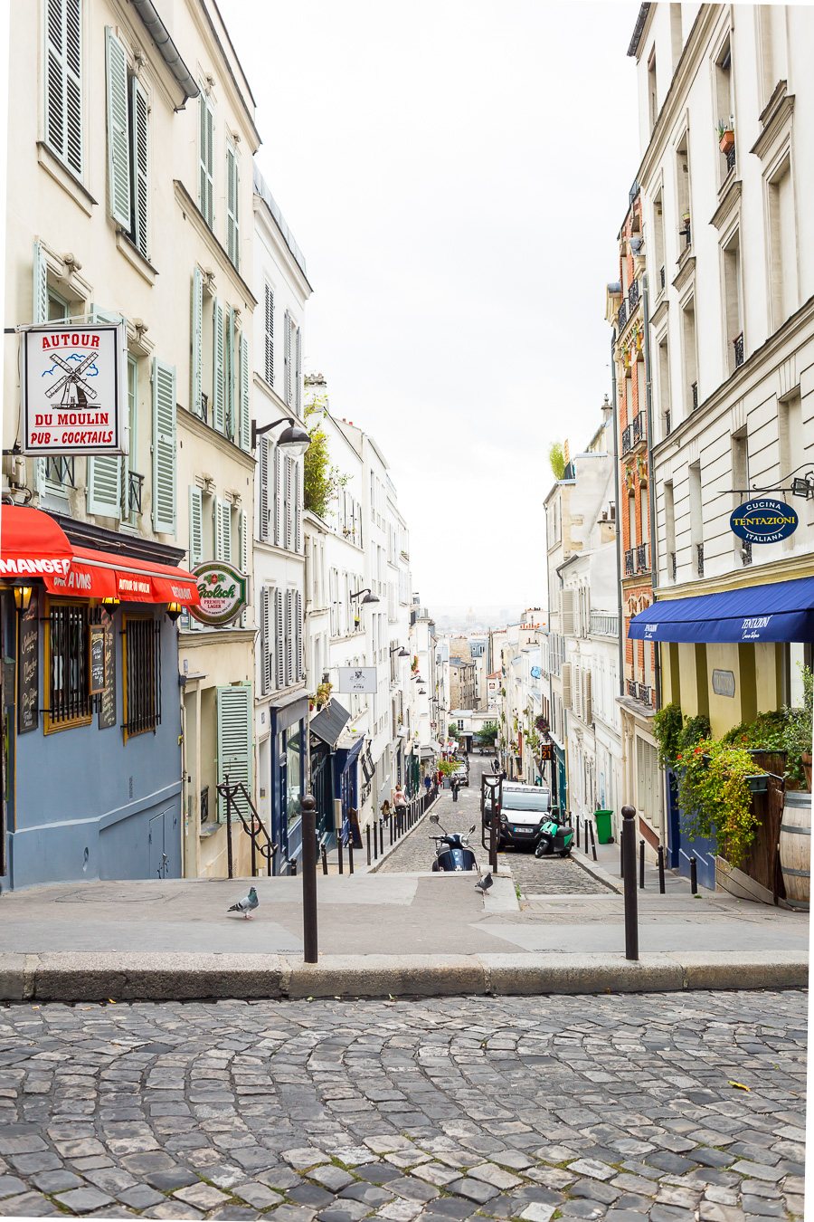 Narrow streets near Sacre Coeur