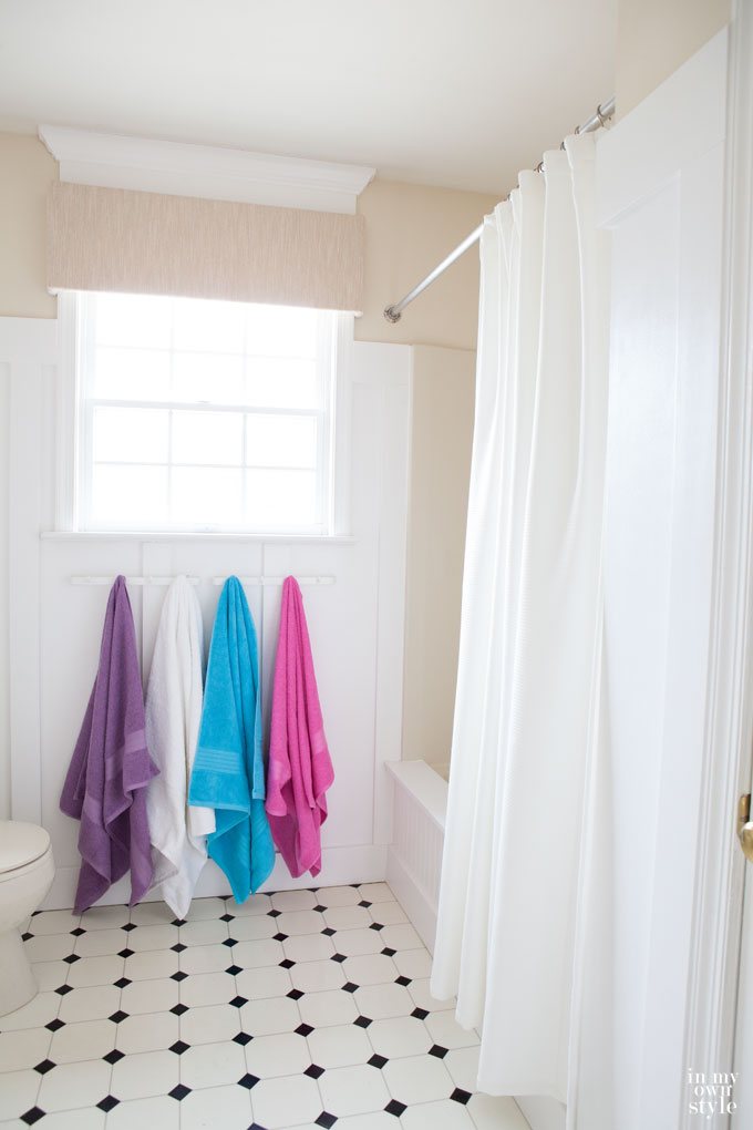 Decorating a room with neutral walls and color pops