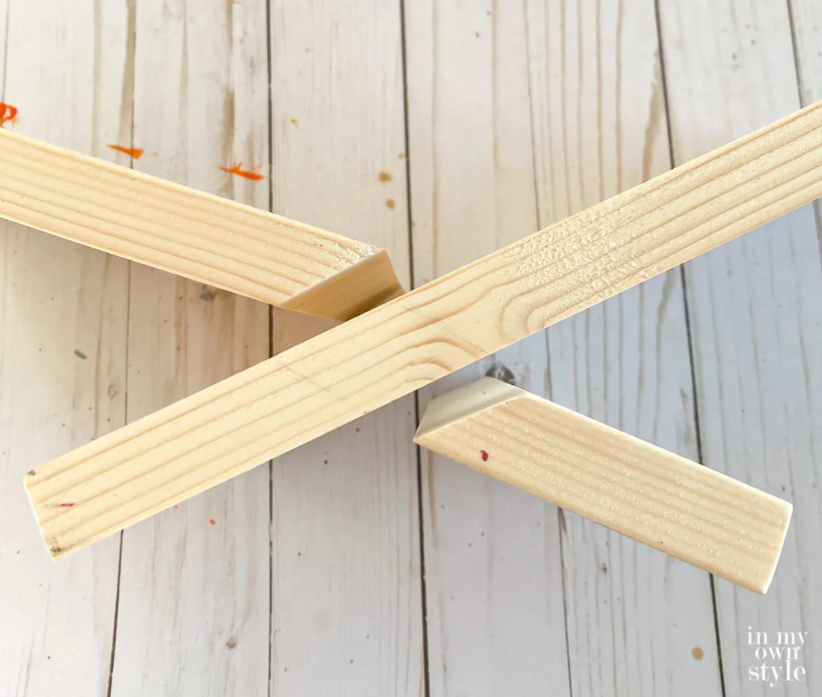 Birds eye view of how wood to make stand go together.