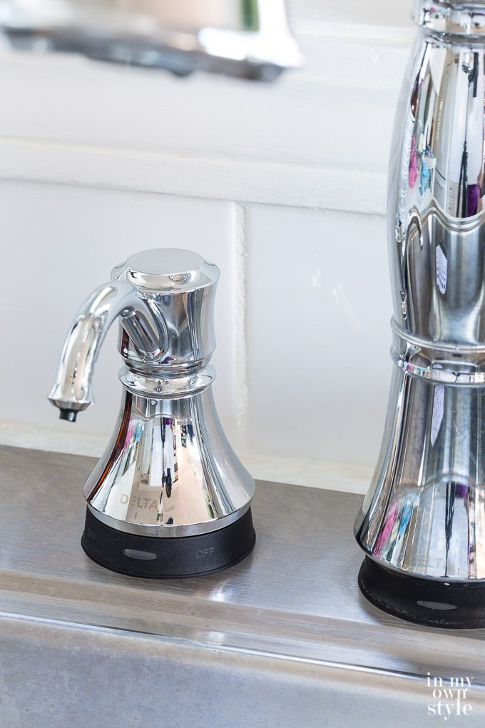 Kitchen-sink-soap-dispenser-in-Chrome