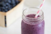 Effortless Mason Jar Blueberry Smoothies