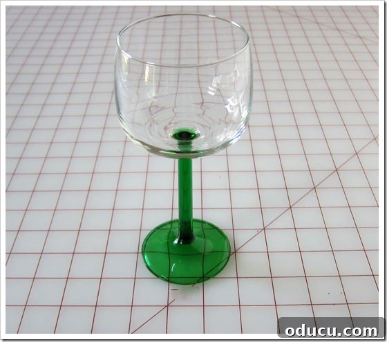 Green-Stemmed-Wine-glass Green stemmed wine glass before glitter application