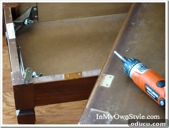 Step-by-step: How to remove a piano bench lid for upholstery. Removing the top lid of a piano bench to prepare for no-sew cushion making.