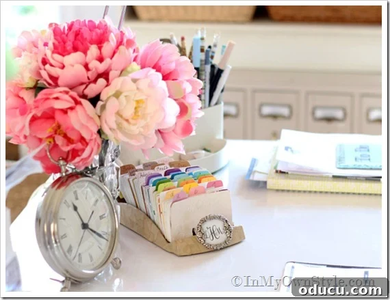 Desk-Flowers How to accessorize a desk with flowers and other decorative elements