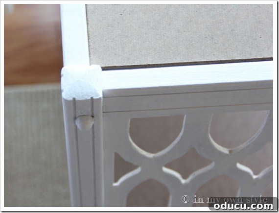 Inserts-fit-in Close-up of the table corner showing how the hardboard/mirror inserts fit into the recessed top.