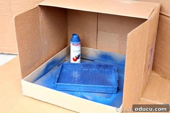 Transform Your Brass Light Fixture with Spray Paint 3 How to make a mini spray booth when spraying smaller decorative items.