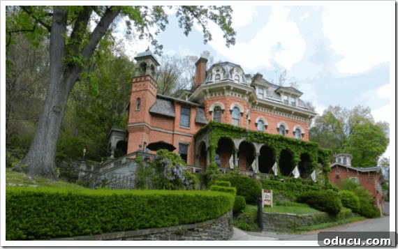 Packer Museum in Jim Thorpe, PA Harry Packer Mansion in Jim Thorpe, PA, a historic Victorian building