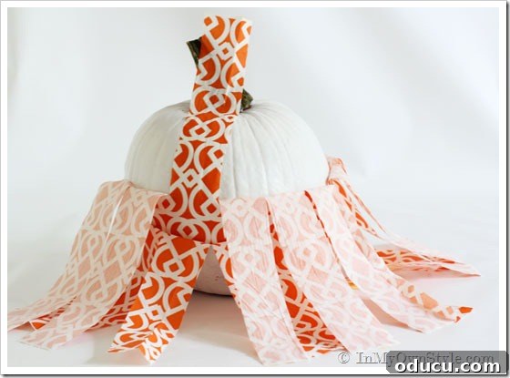 Napkin-Covered-Pumpkin-tuto Napkin-Covered-Pumpkin-tuto - Centering the napkin on the pumpkin.