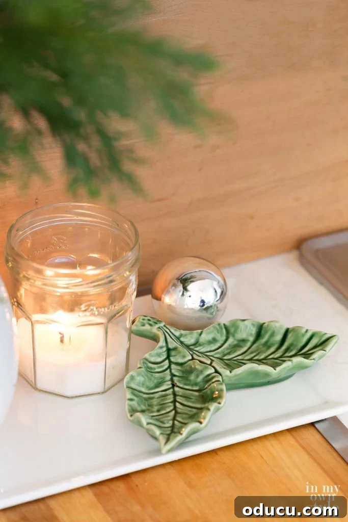 Christmas Greenery in the Kitchen Decorating Ideas