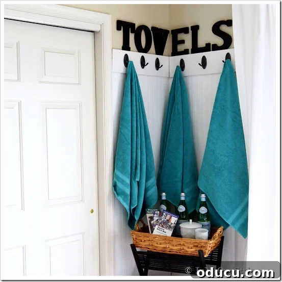 Guest-Room-Decorating-Ideas-with-Command-Brand-Hooks Guest-Room-Decorating-Ideas-with-Command-Brand-Hooks