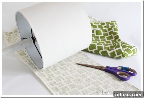 Easy-Decorating-Idea-cover-a-lampshade-with-fabric-and-spray-glue Easy-Decorating-Idea-cover-a-lampshade-with-fabric-and-spray-glue