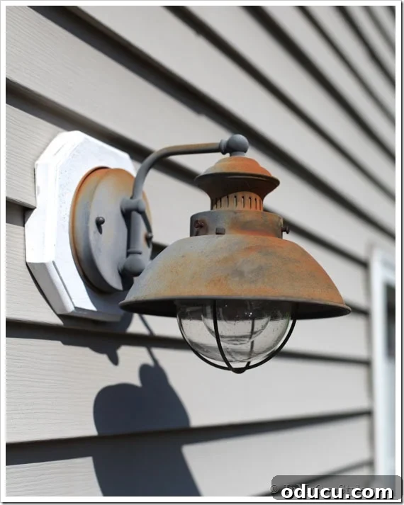 Transforming old and rusty outdoor light fixtures with hammered paint