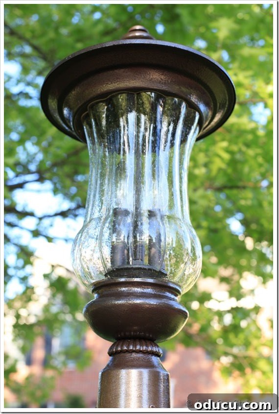How-to-update-an-exterior-light-fixture-using-paint How to update an exterior light fixture using paint for a new look