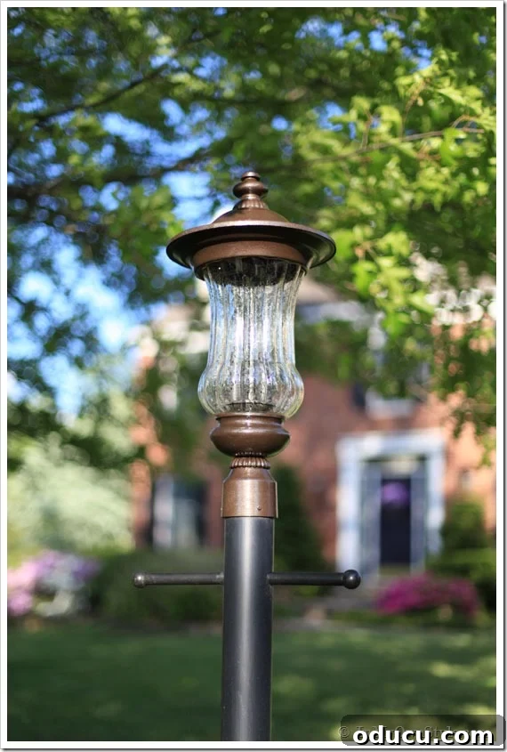 How-to-paint-a-mottled-paint-effect-on-metal Outdoor carriage light in yard after receiving a paint makeover with hammered paint