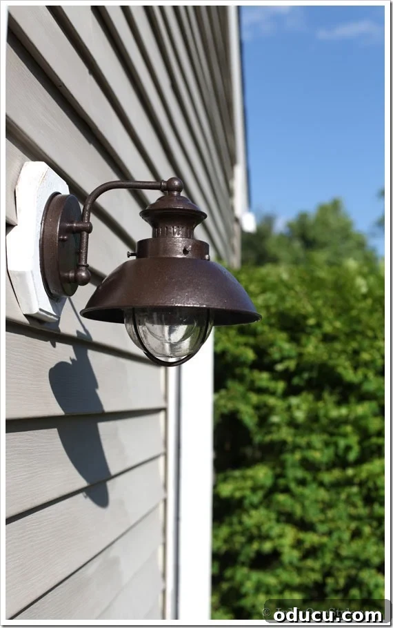 How-to-paint-a-rusted-outdoor-light-fixture Freshly painted exterior light on house showcasing a professional hammered finish