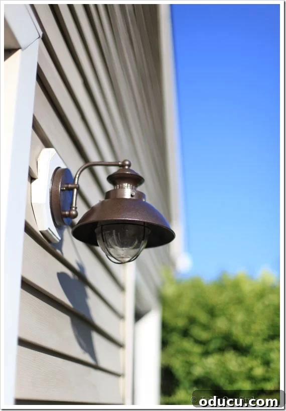 Amazing-paint-that-will-transform-old-or-rusted-exterior-light-fixtures Amazing paint that transforms old or rusted exterior light fixtures without removal