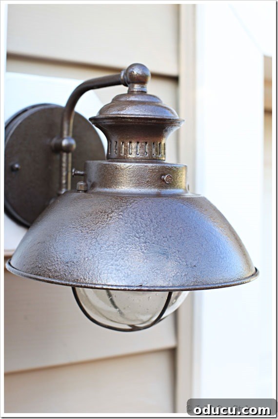 How-to-get-a-hammered-paint-finish Newly painted outdoor light fixture using Dark Bronze Hammered paint, showcasing the hammered finish