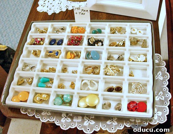 Senior-community-thrift-store-finds of vintage clip-on earrings Senior-community-thrift-store-finds of vintage clip-on earrings
