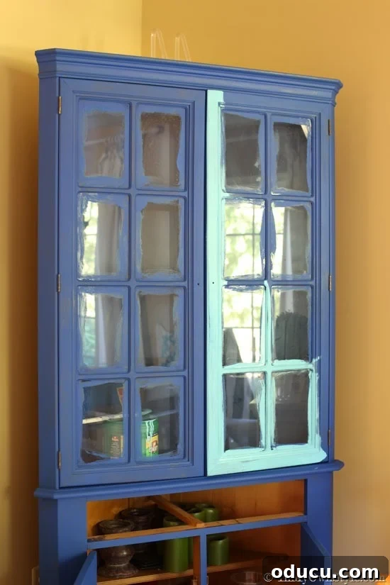 Mastering Durable Furniture: The Two-Recipe Chalk Paint Method 6 Using two colors of DIY chalk paint on one piece of furniture