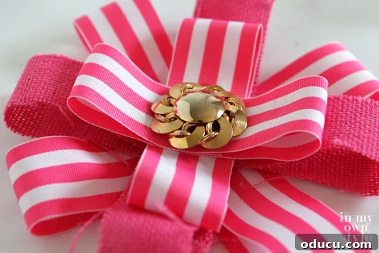 How to make a bow for a wreath with only a small piece of ribbon How to make a bow for a wreath with only a small piece of ribbon using a pin accent