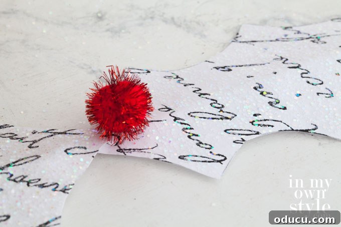 DIY Holly Leaf Christmas Garland 18 Christmas crafts to decorate a house using versatile paper garlands